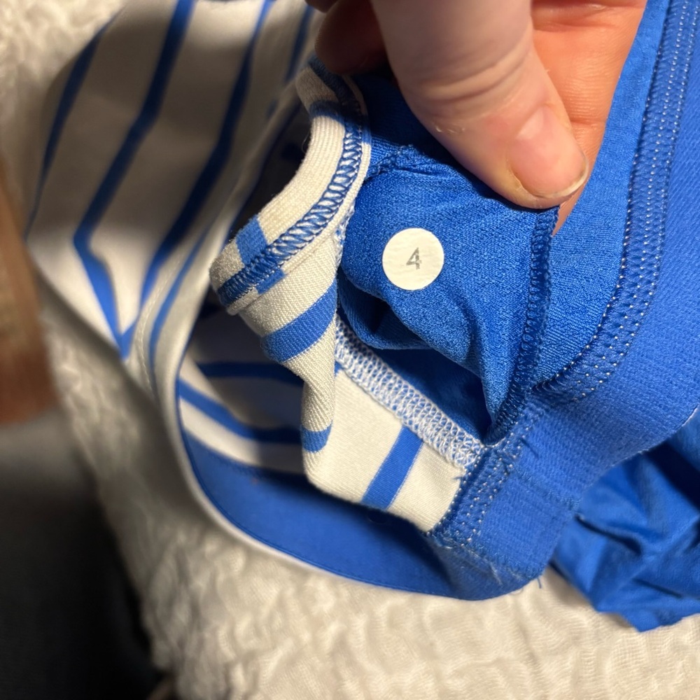 Lululemon workout tank size 4 built in bra - Picture 3 of 3